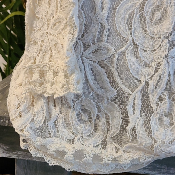 BEAUTIFUL CREAMY WHITE LACE LINED MIDI DRESS - Picture 14 of 16